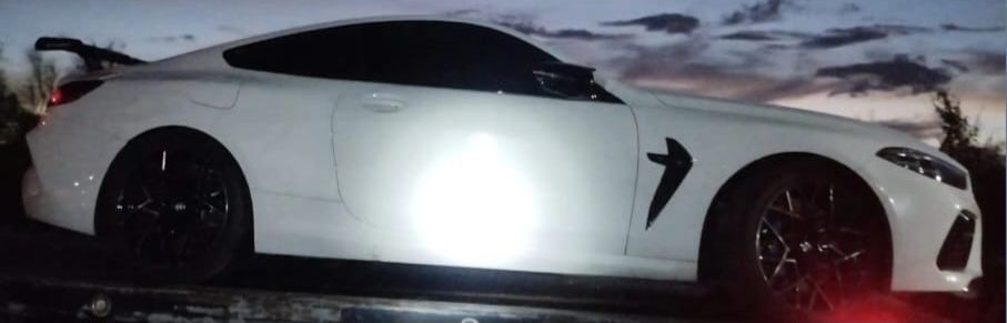Vehículo asegurado en casa de seguridad en La Conquista, Culiacán