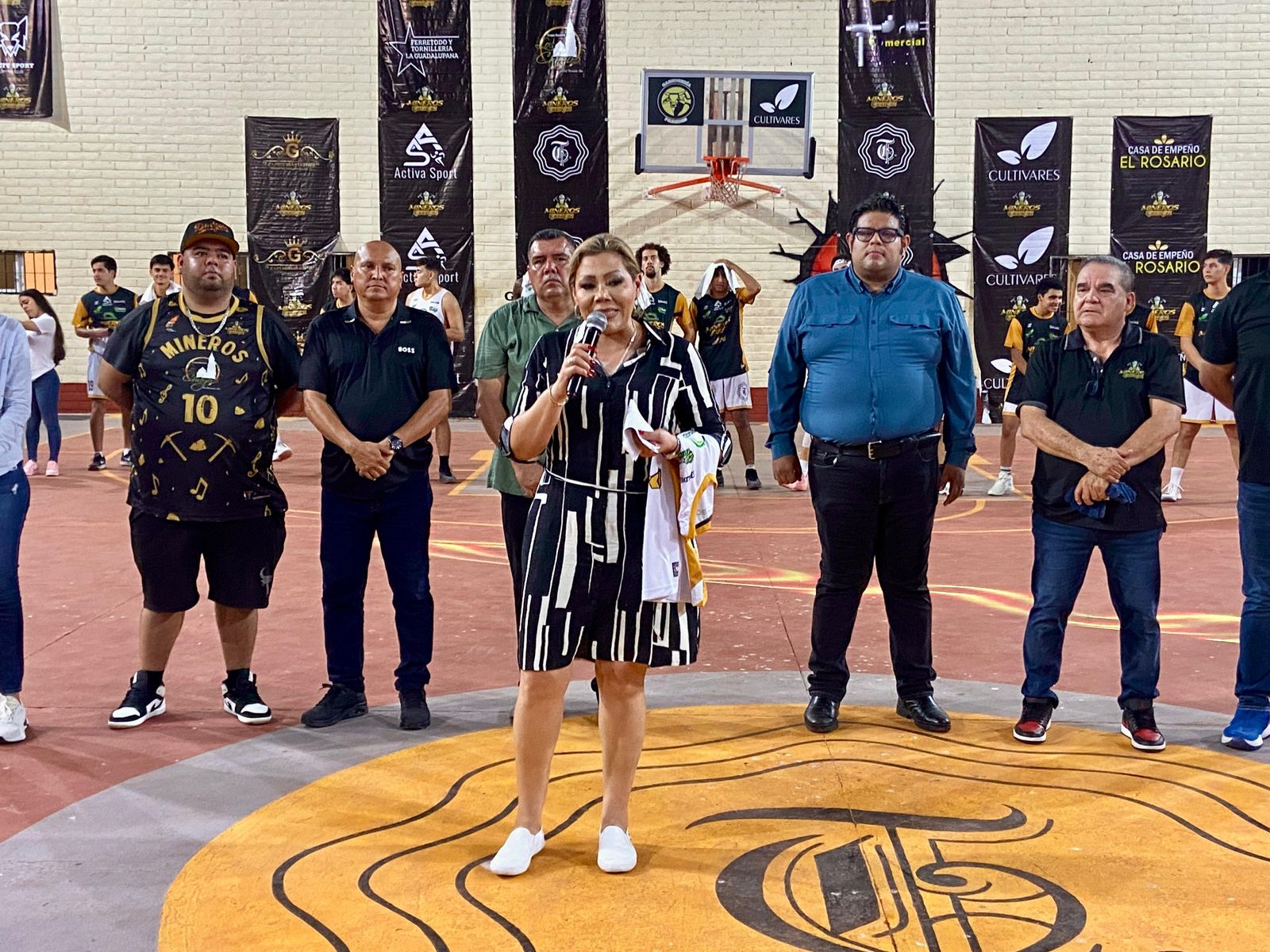 Debut del equipo de baloncesto Mineros Tonicol en Rosario, Sinaloa