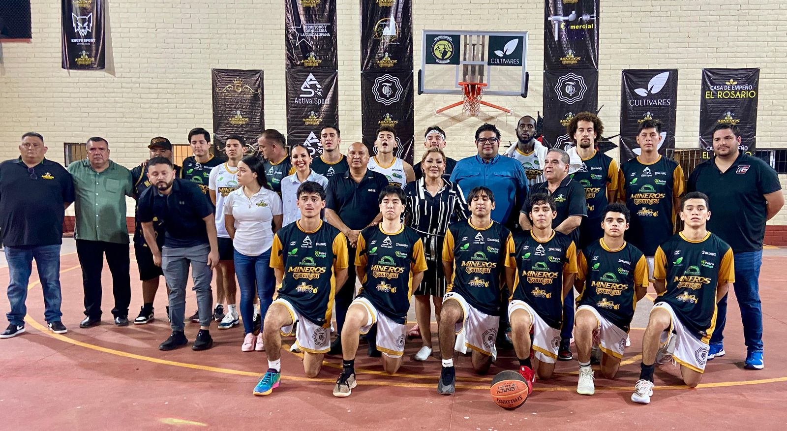 Debut del equipo de baloncesto Mineros Tonicol en Rosario, Sinaloa