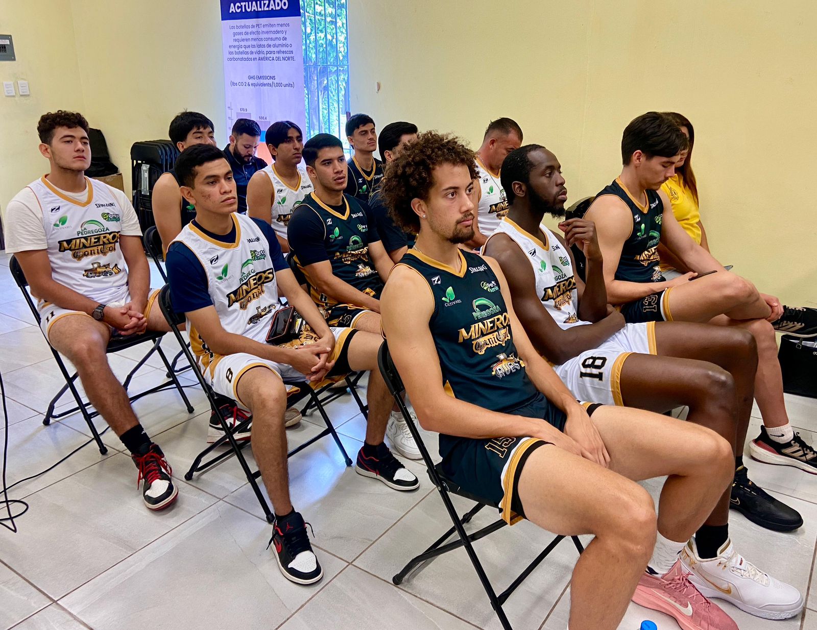 Debut del equipo de baloncesto Mineros Tonicol en Rosario, Sinaloa