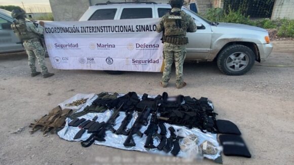 Operativo en Elota, Sinaloa deja importante decomiso de armas y equipo táctico de uso exclusivo del Ejército