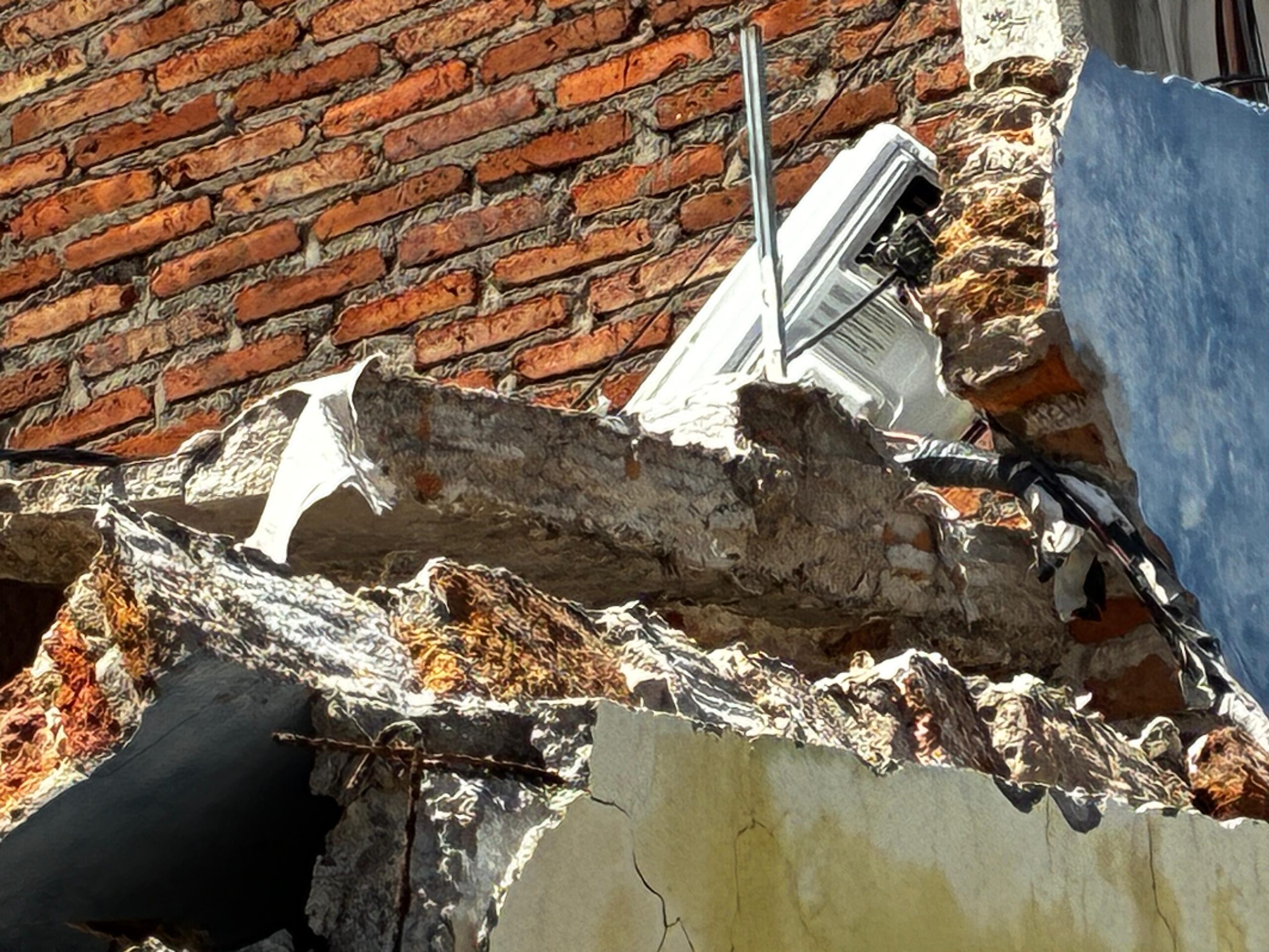 derrumbe de marquesina en negocio de centro de Los Mochis