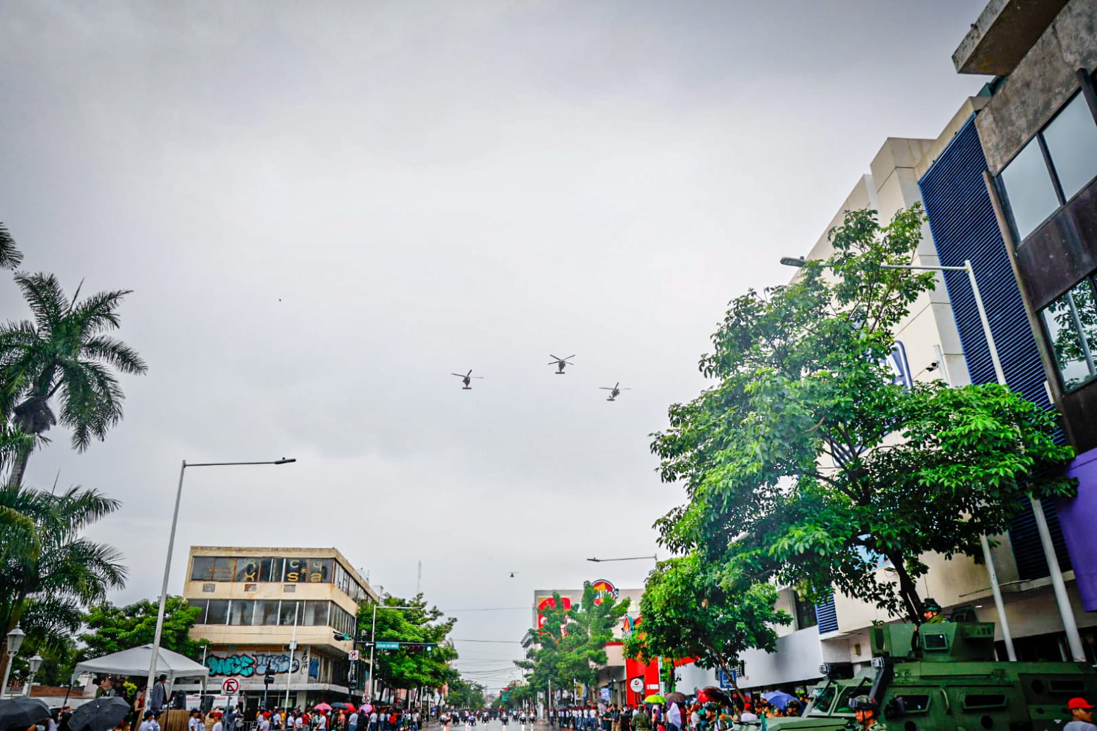 desfile de la independencia en culiacan helicopteros