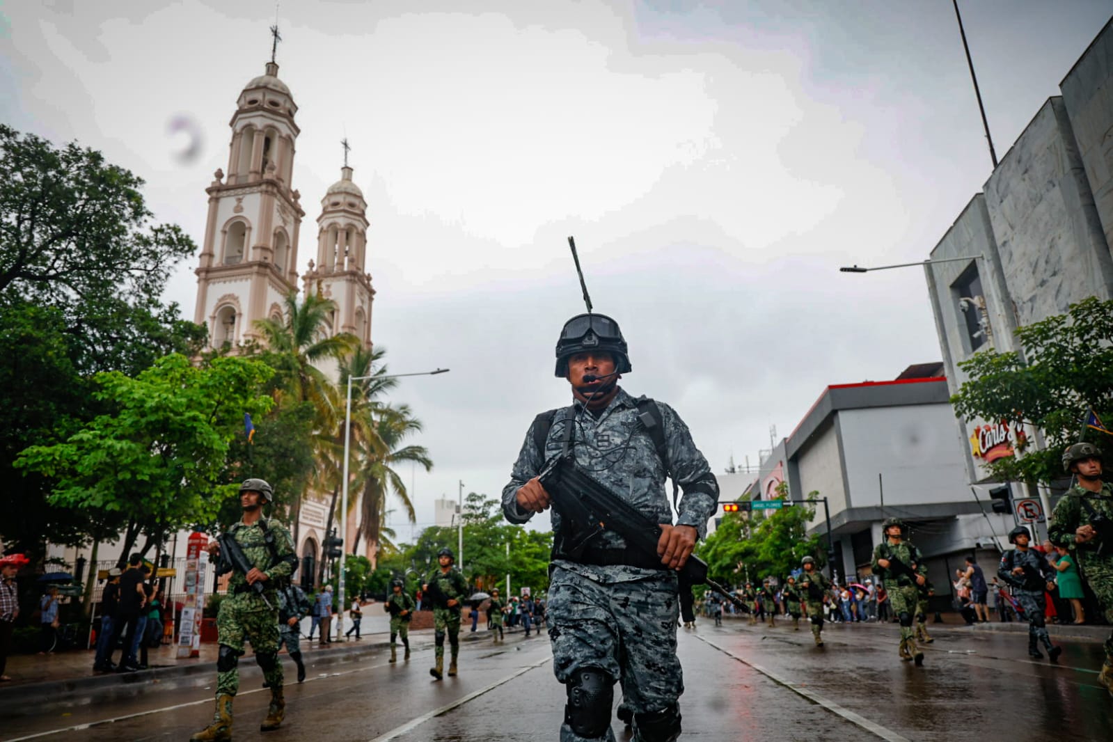 desfile de la independencia en culiacan sinaloa militares