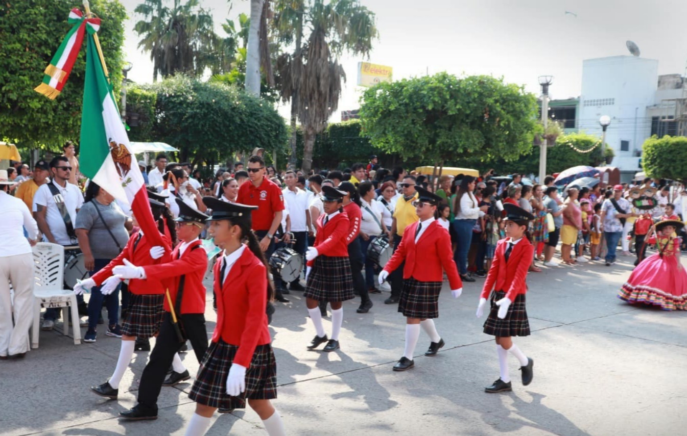 Desfile de Independencia en Escuinapa.