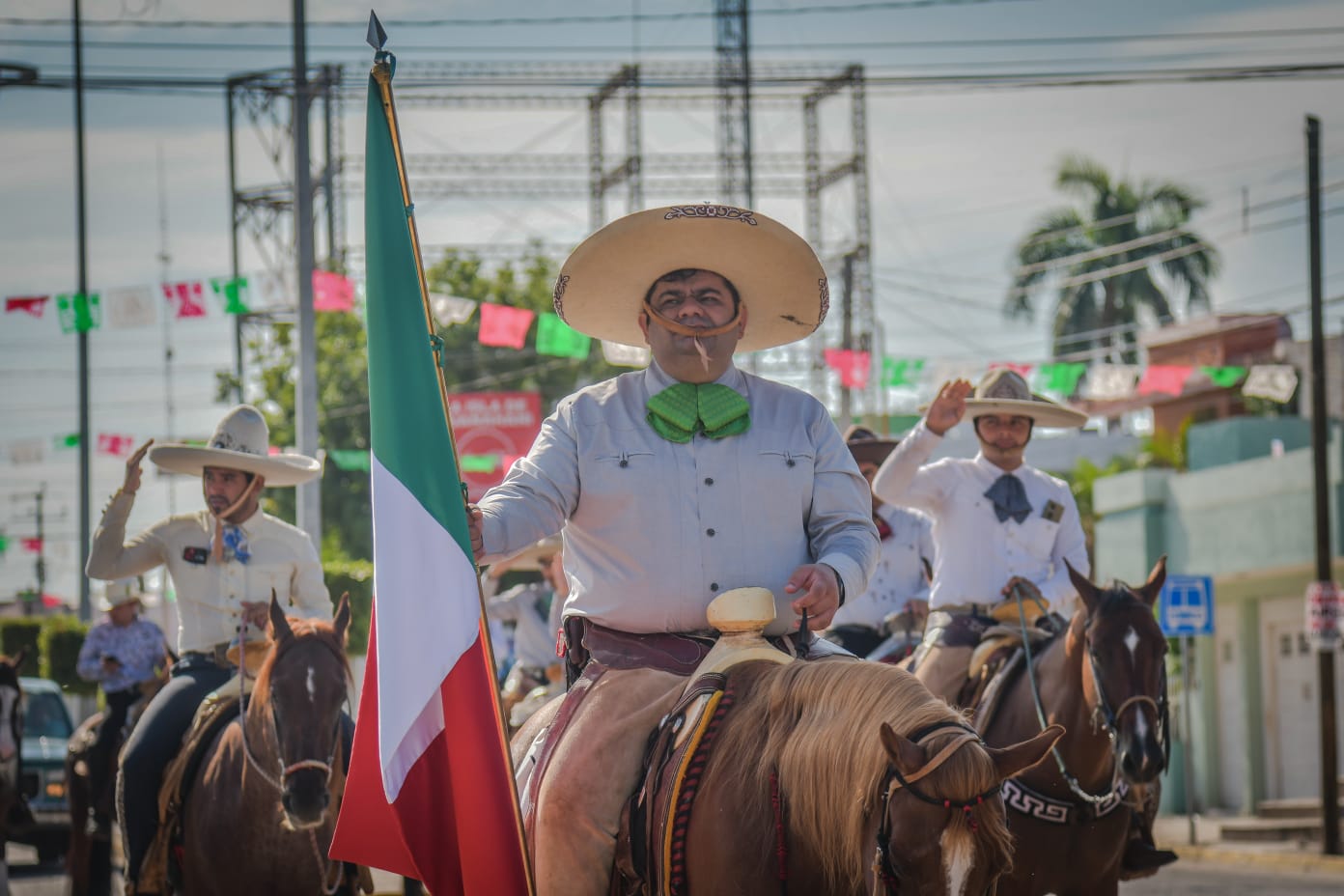 Desfile en Guamúchil por el Día de la Independencia de México
