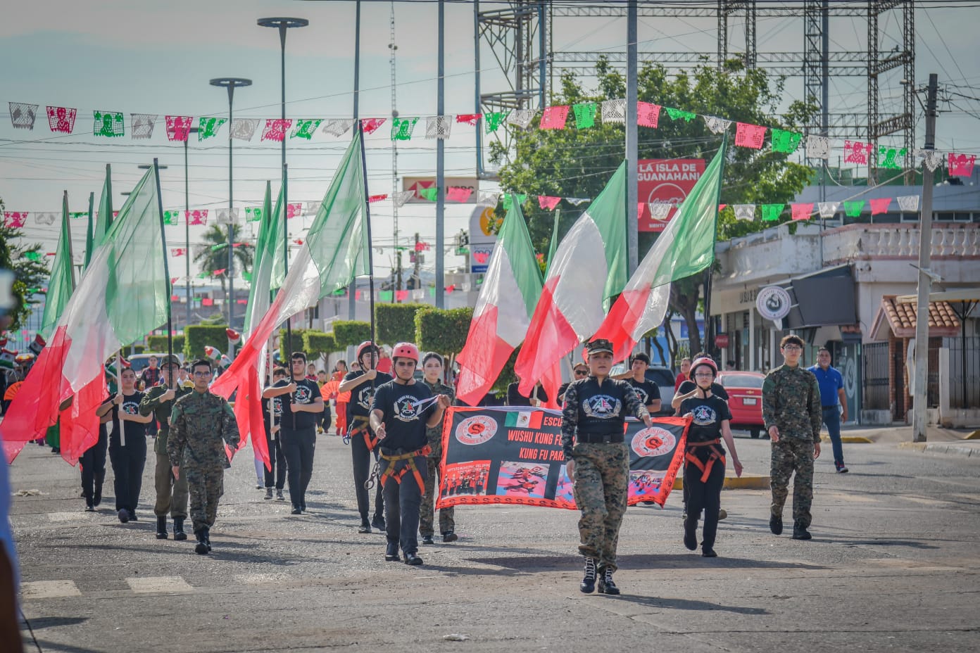 Desfile en Guamúchil por el Día de la Independencia de México