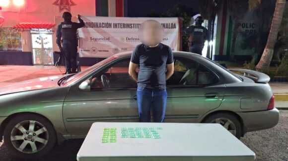 Detienen a un civil con 40 envoltorios de cocaína, en Culiacán