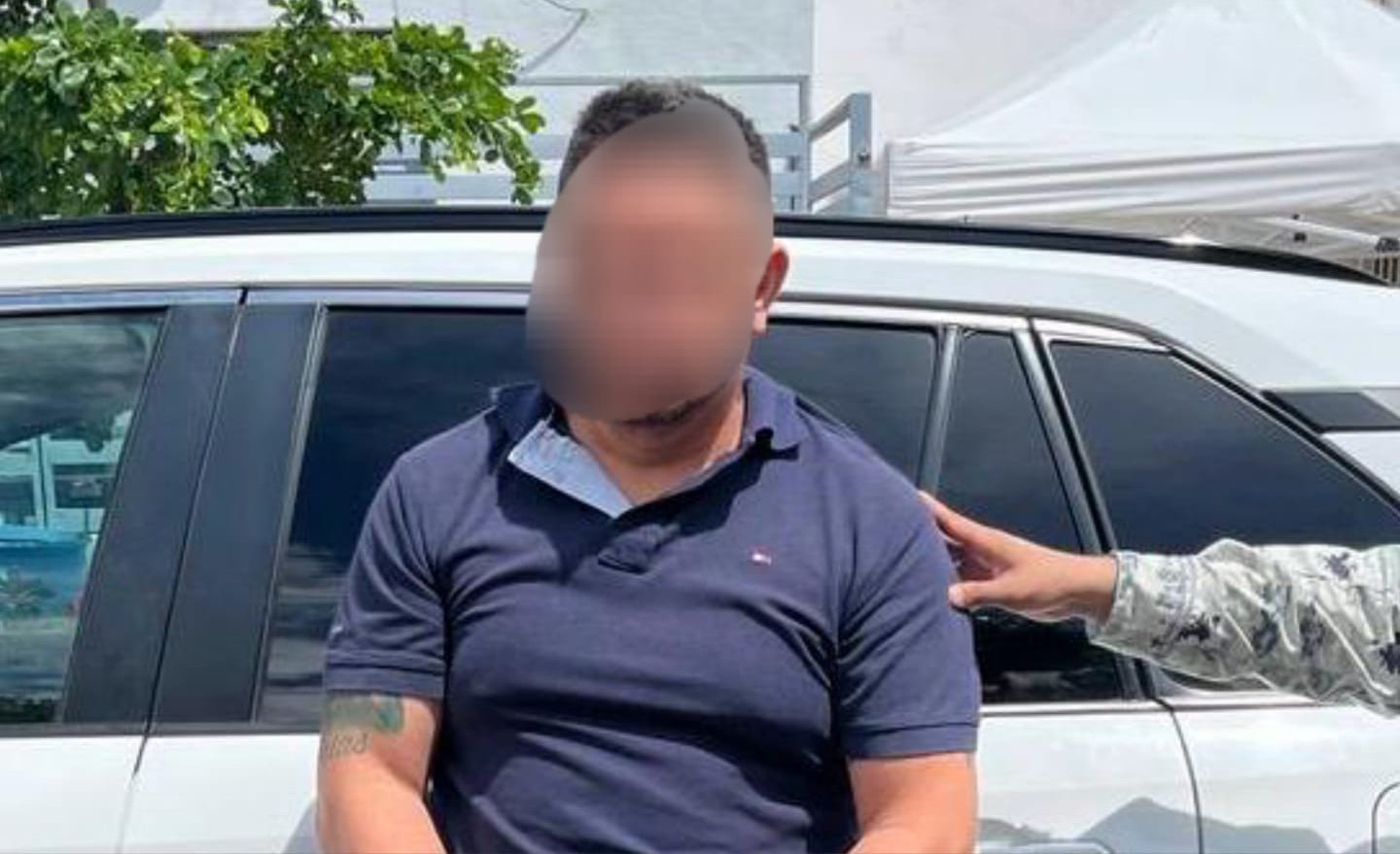 Hombre detenido con un arma larga y droga en Culiacán
