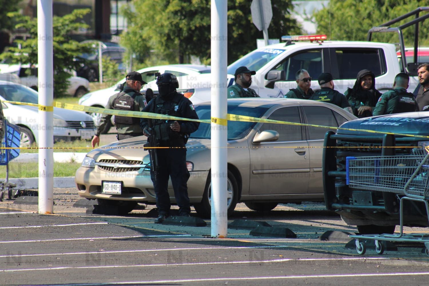Agentes en sitio donde se registraron detonaciones en Mazatlán