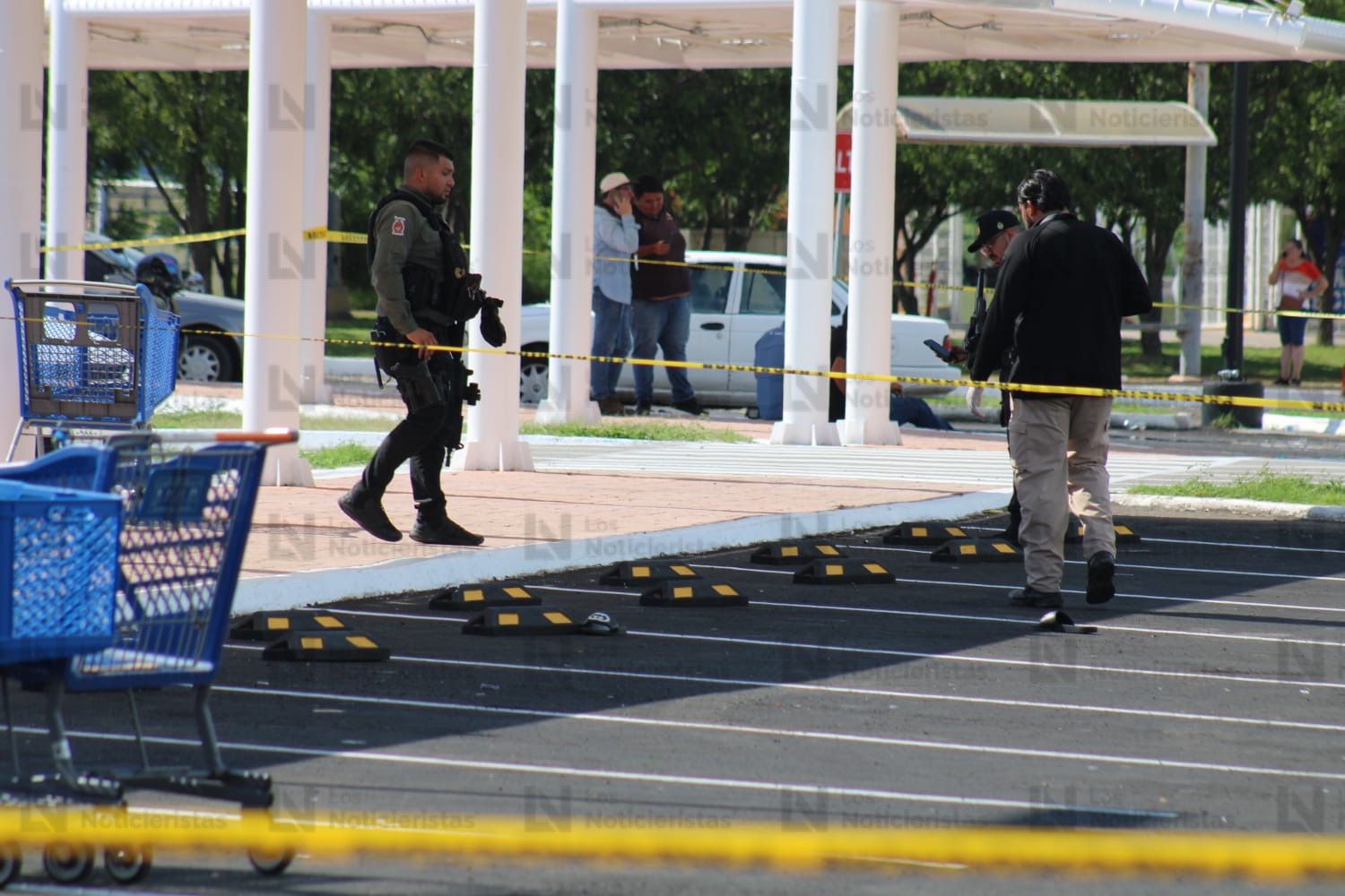 Agentes en sitio donde se registraron detonaciones en Mazatlán