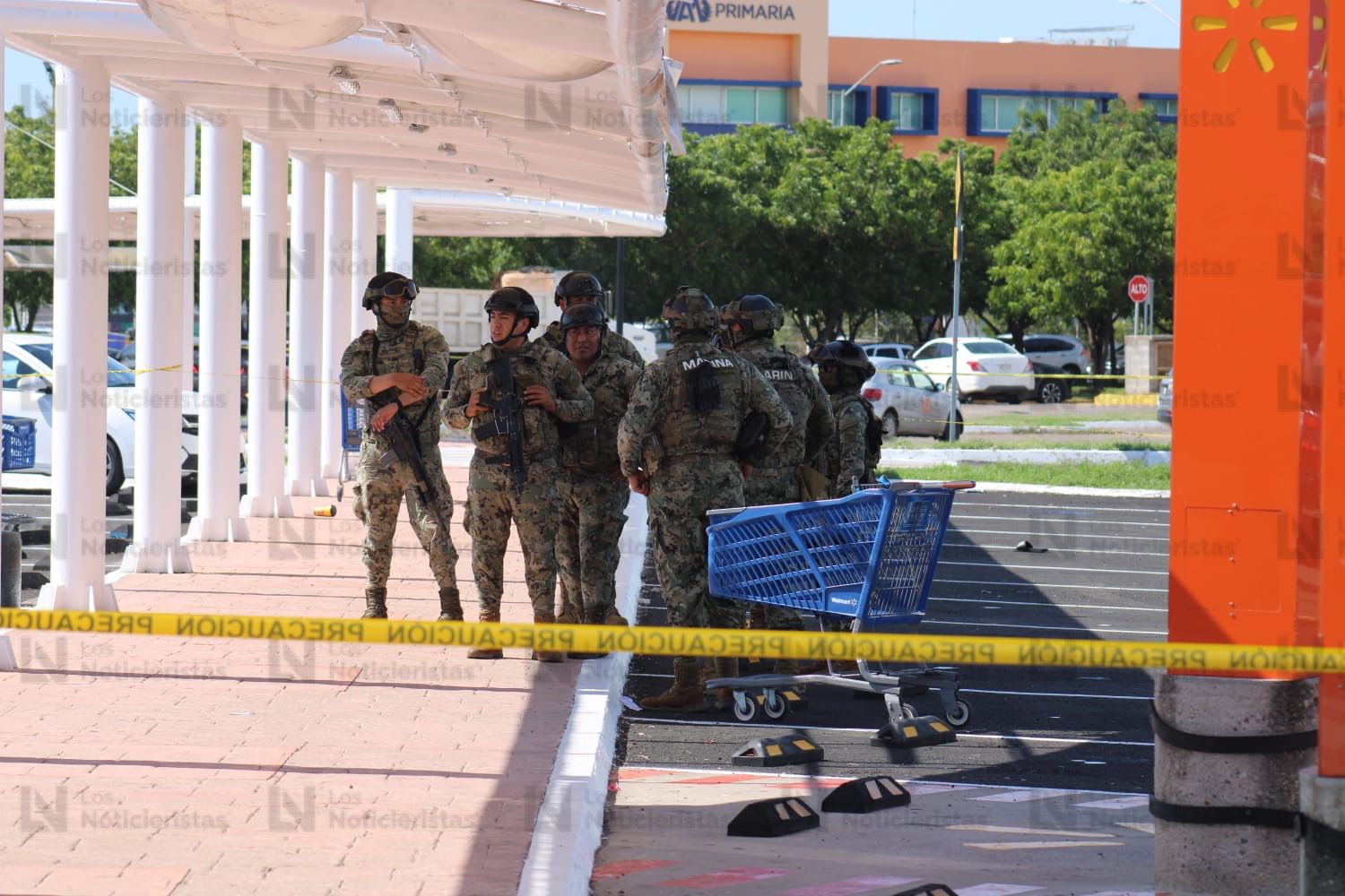 Agentes en sitio donde se registraron detonaciones en Mazatlán