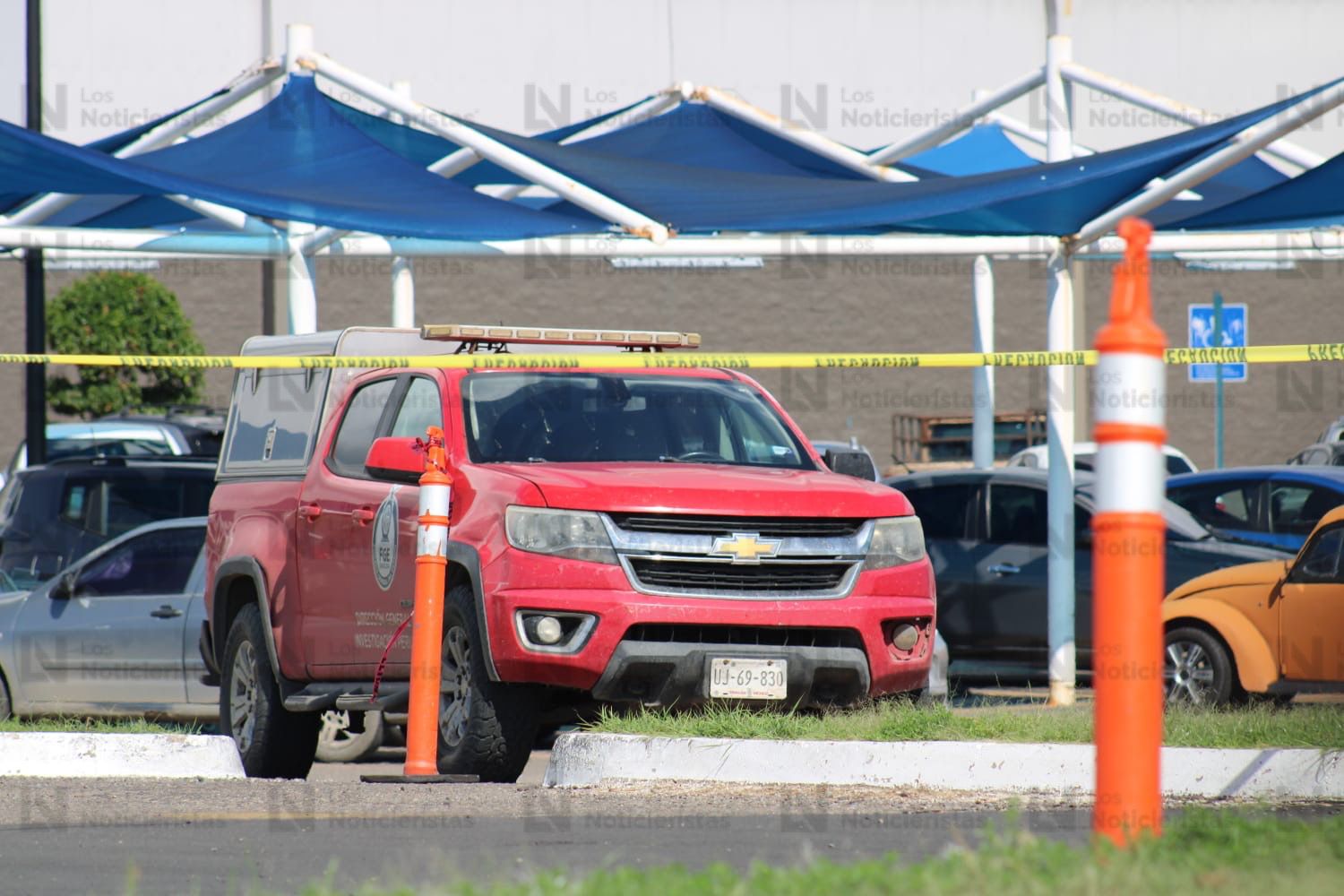 Agentes en sitio donde se registraron detonaciones en Mazatlán