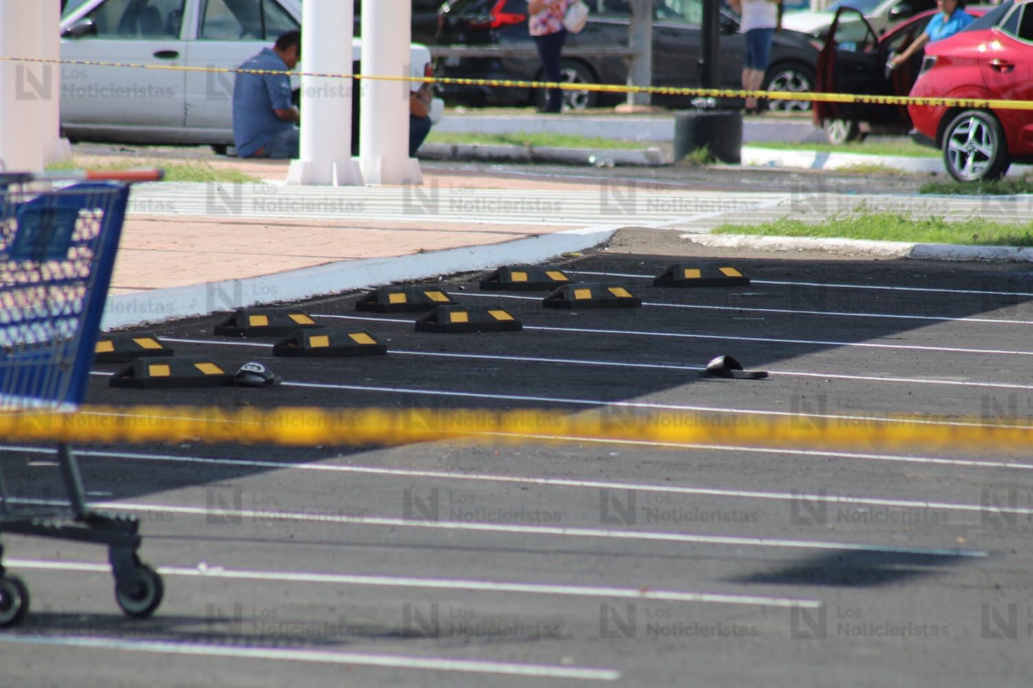 Agentes en sitio donde se registraron detonaciones en Mazatlán