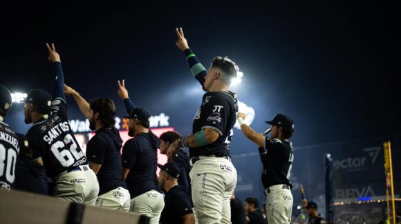 Diablos y Sultanes levantan la mano y aprietan las series de campeonato