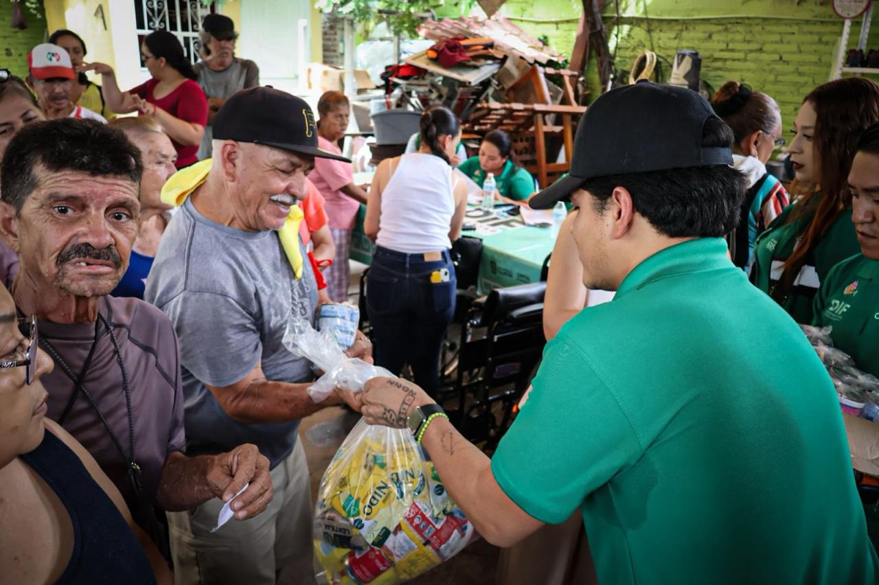 DIF Culiacán lleva apoyos a la colonia Guadalupe Victoria