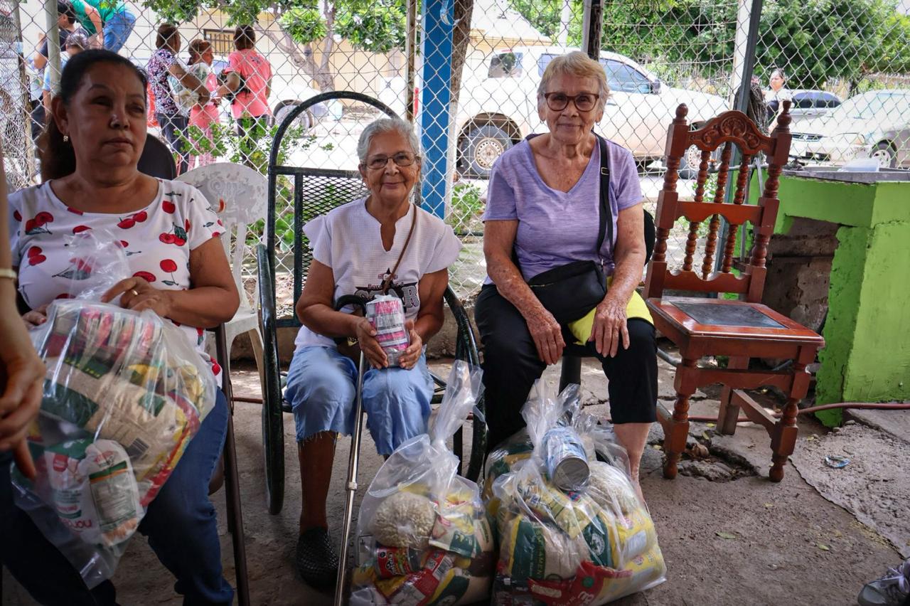 DIF Culiacán lleva apoyos a la colonia Guadalupe Victoria