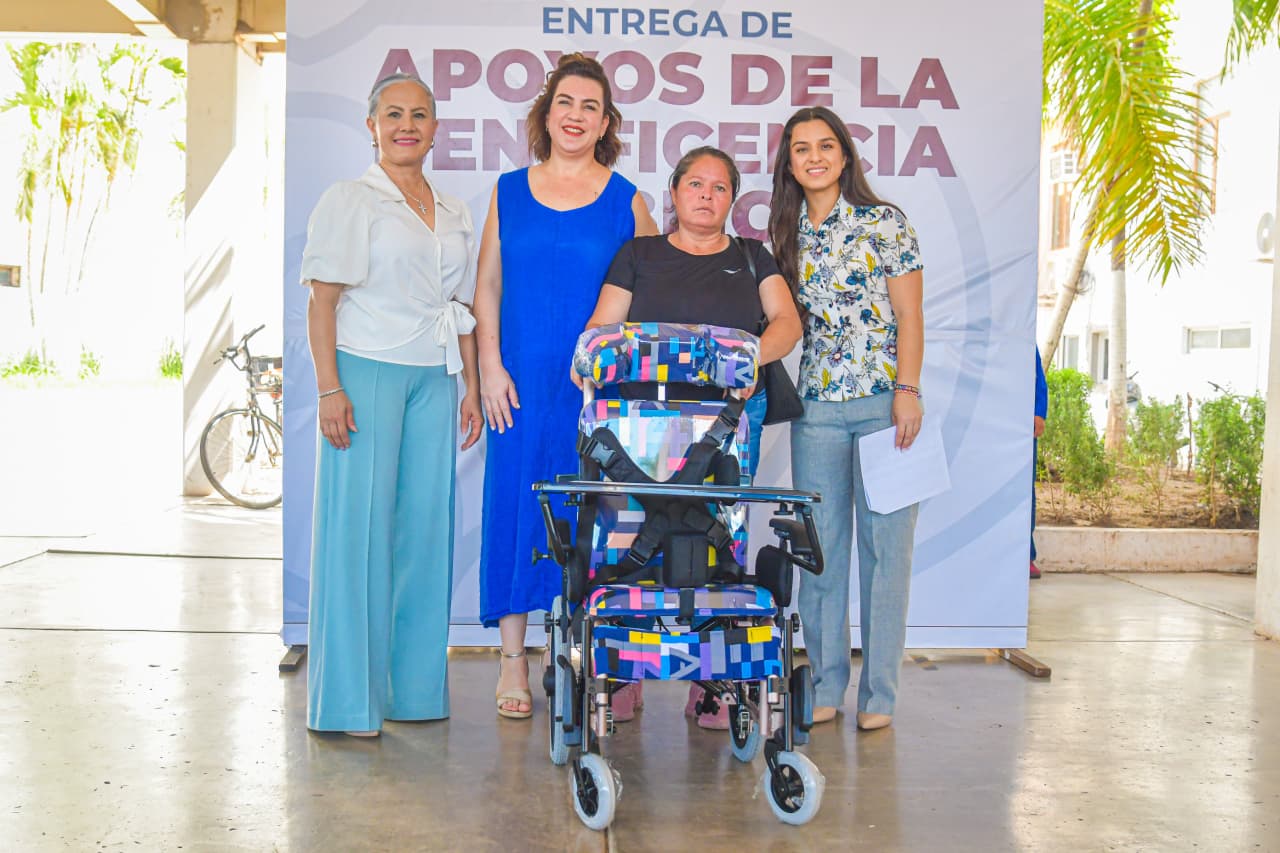 Entregan aparatos en DIF Salvador Alvarado