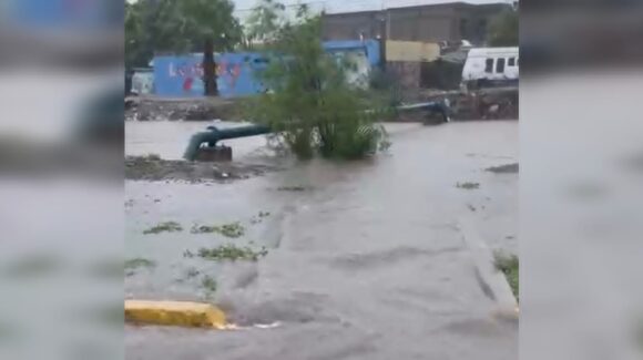 ¡Al tope! Dren Juárez en Los Mochis se desborda (video)