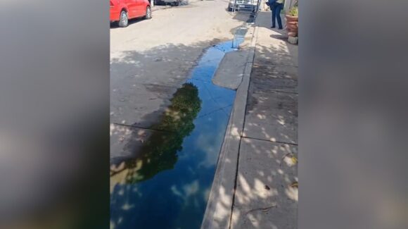 Vecinos del Infonavit Mochicahui, en Los Mochis, denuncian colapso del drenaje y exigen solución
