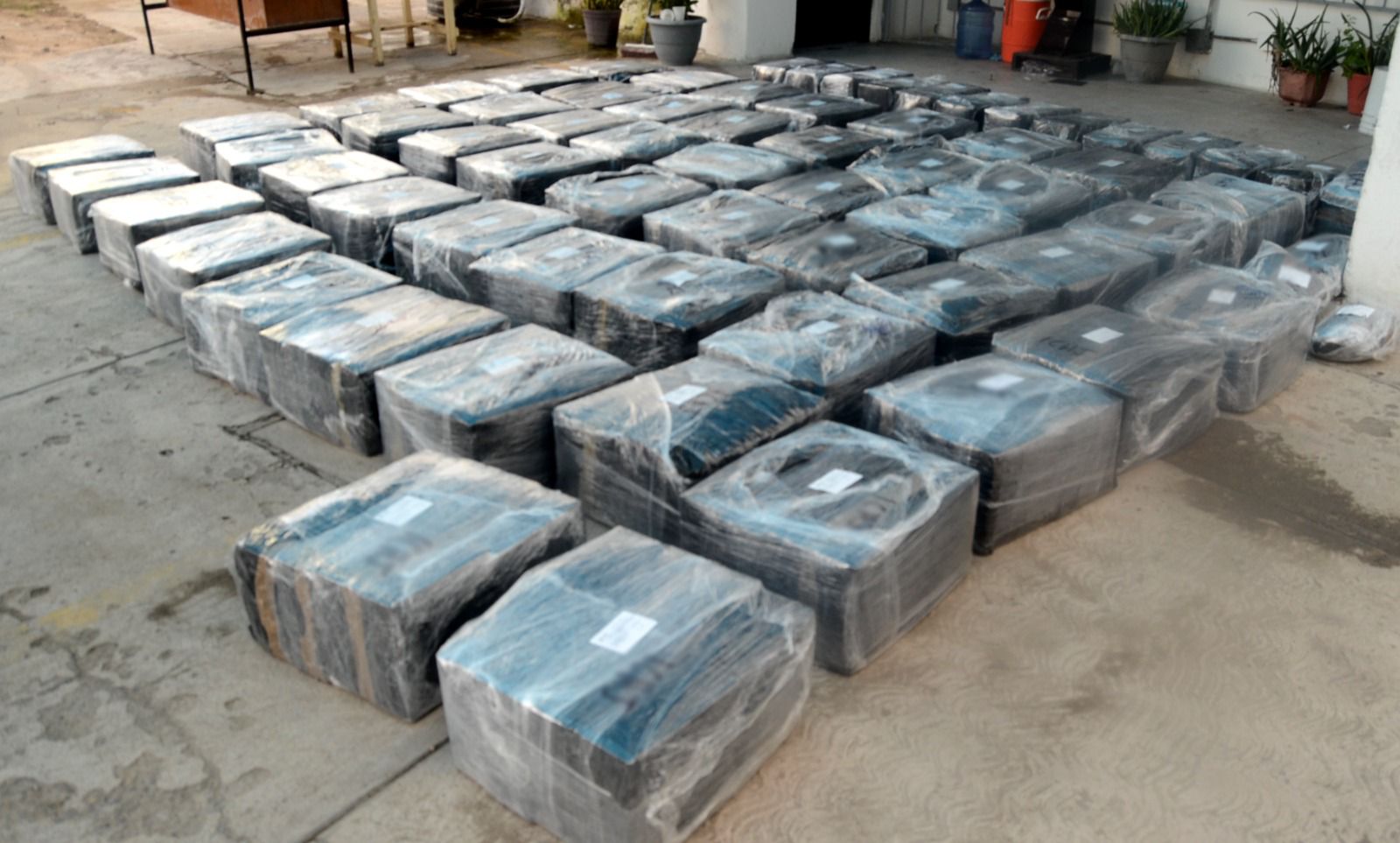 droga confiscada e identificada como metanfetamina