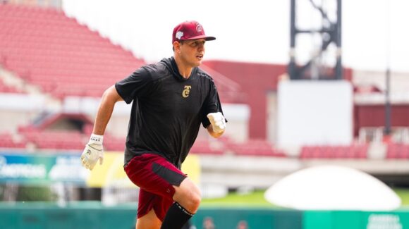 Édgar “Conejo” Robles reporta a la pretemporada de los Tomateros de Culiacán