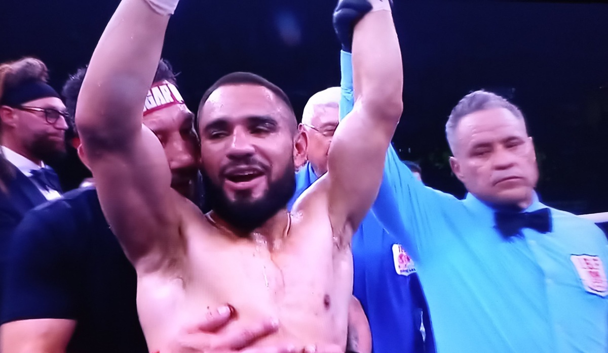Eduardo "Sugar" Núñez retiene campeonato mundial Superpluma, en Los Mochis