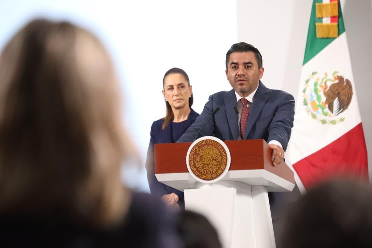 Efraín Morales López y Claudia Sheinbaum en conferencia 'mañanera'