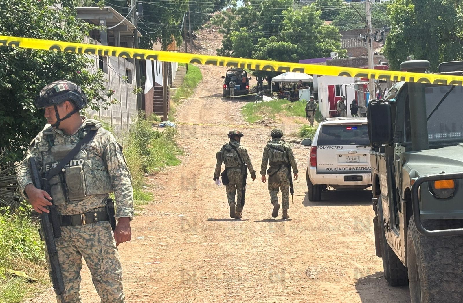 Militares en lugar donde ejecutaron a un hombre en la colonia San Francisco Alarcon de Culiacán
