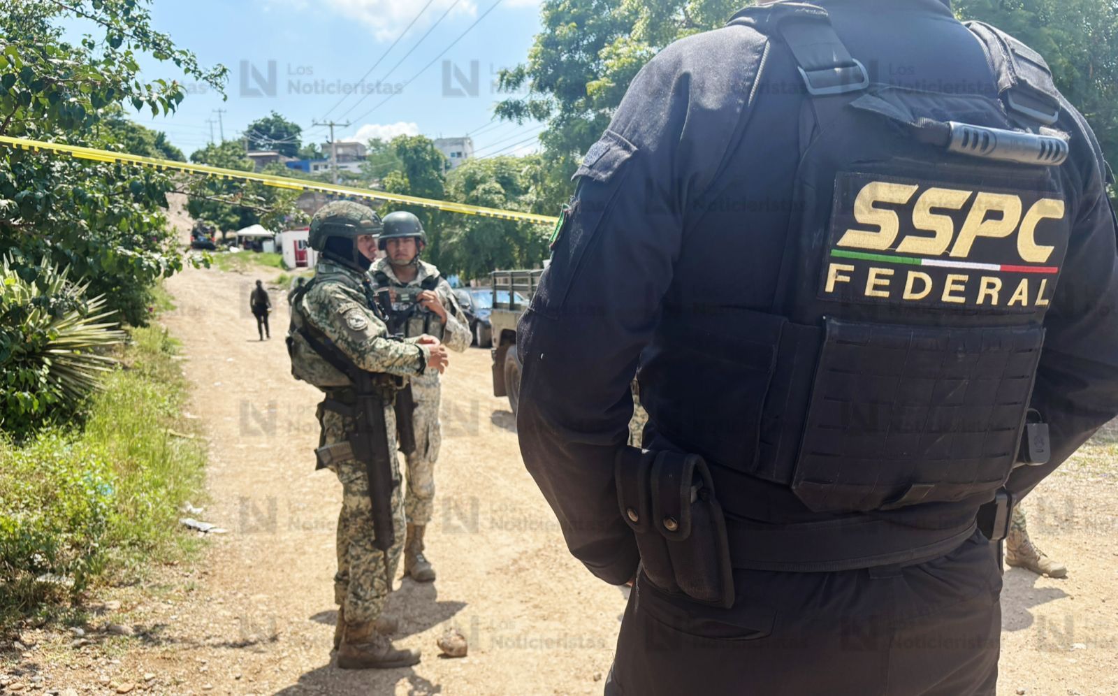 Militares en lugar donde ejecutaron a un hombre en la colonia San Francisco Alarcon de Culiacán
