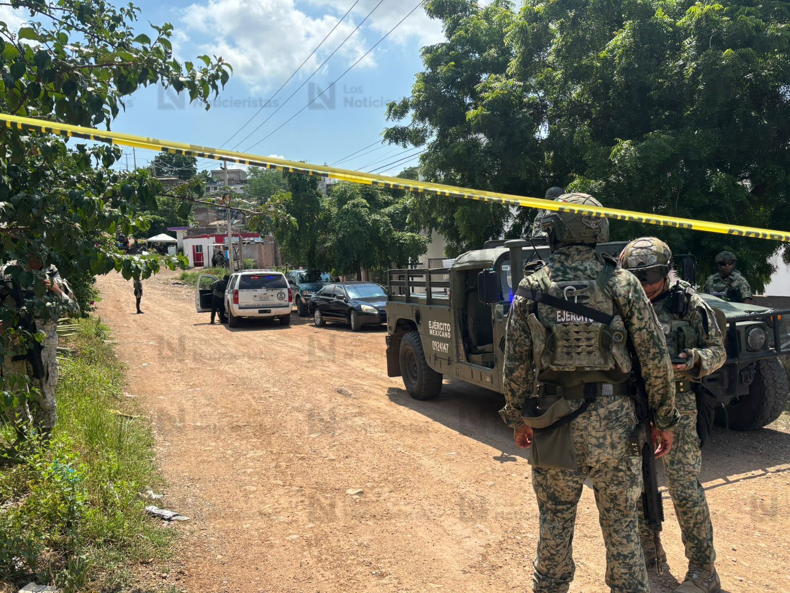Militares en lugar donde ejecutaron a un hombre en la colonia San Francisco Alarcon de Culiacán