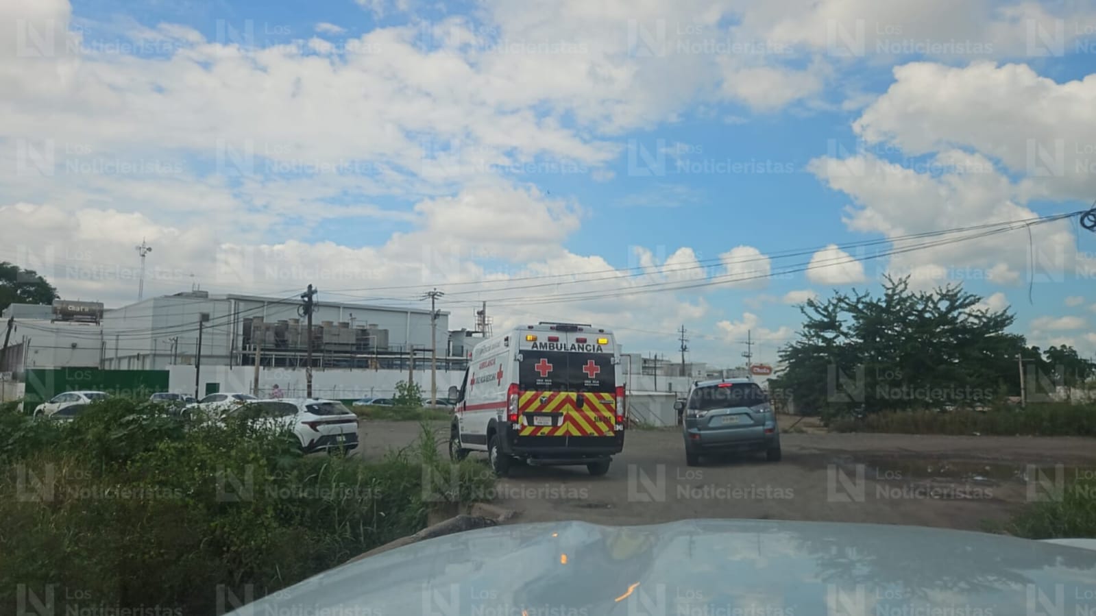 Autoridades en lugar donde dejaron a pareja ejecutada en Bachigualato de Culiacán , Sinaloa