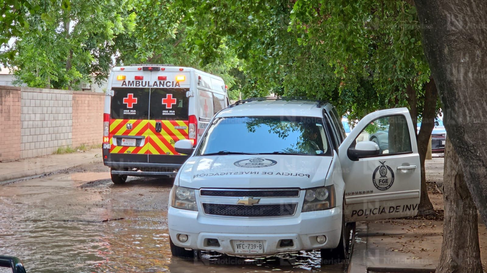 Autoridades en lugar donde dejaron a pareja ejecutada en Bachigualato de Culiacán , Sinaloa