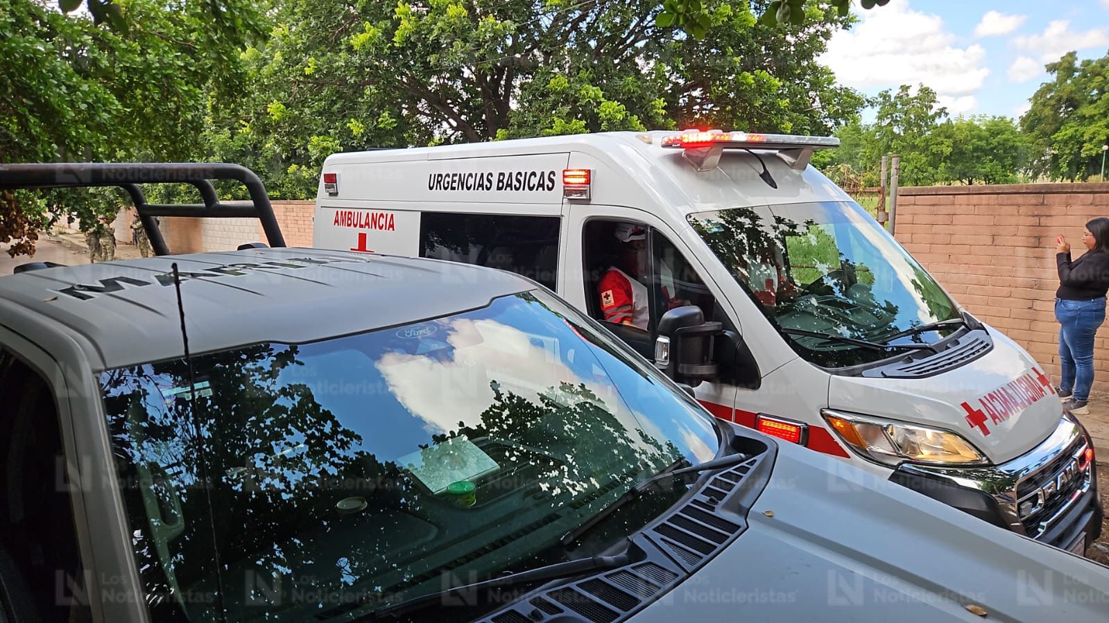 Autoridades en lugar donde dejaron a pareja ejecutada en Bachigualato de Culiacán , Sinaloa