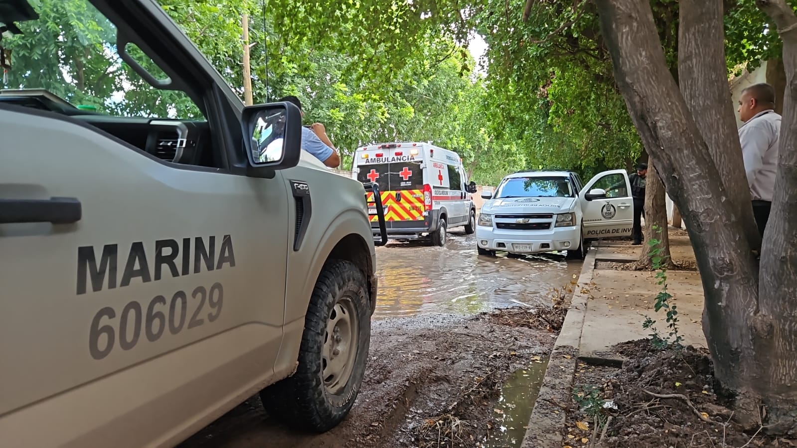 Autoridades en lugar donde dejaron a pareja ejecutada en Bachigualato de Culiacán , Sinaloa