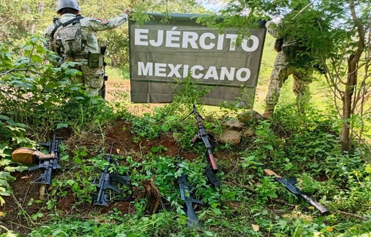 Ejército asegura armas largas en operativo en comunidad de Culiacán, Sinaloa