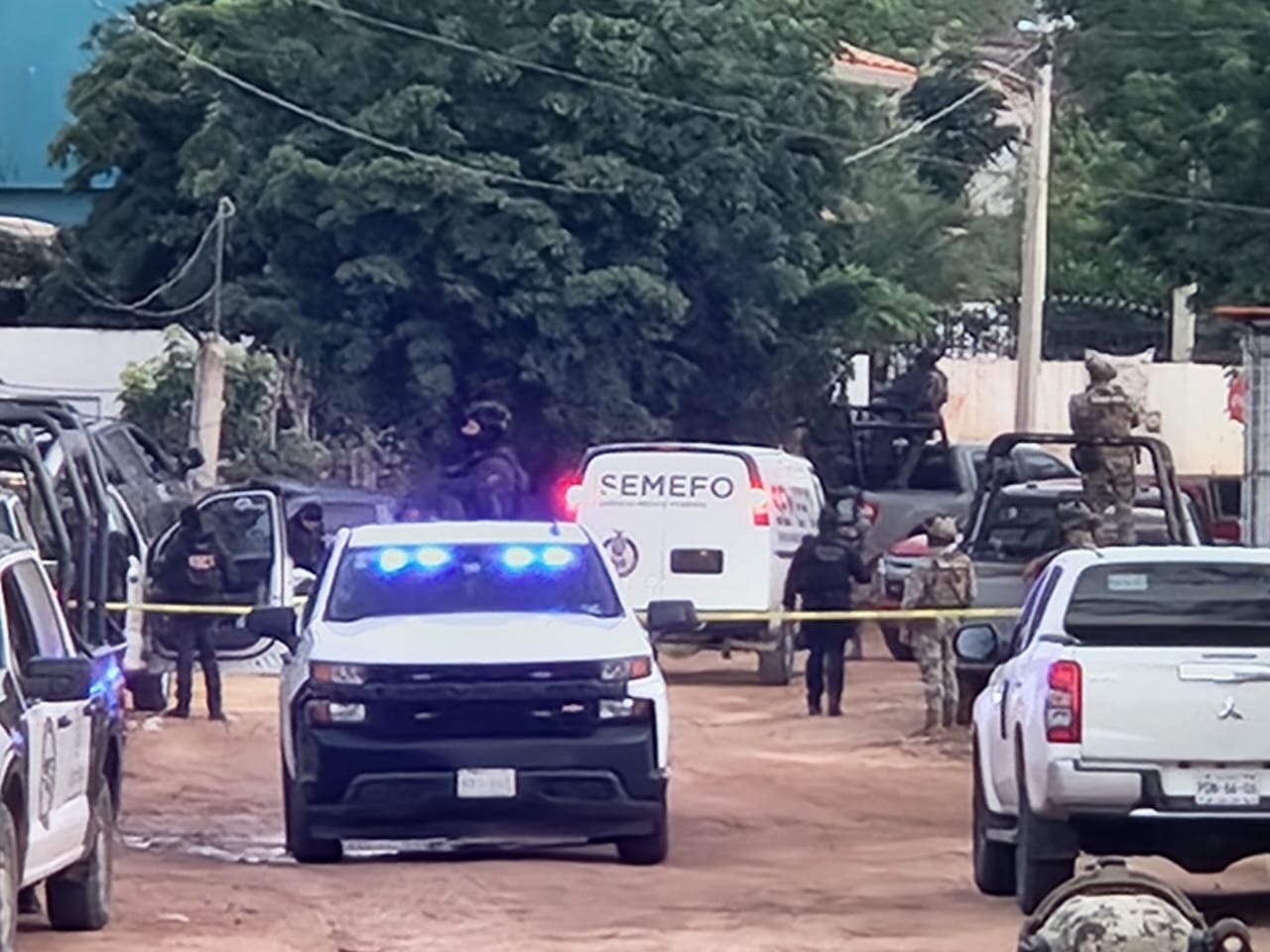 elementos del ejercito mantienen sitiada la guamuchilera
