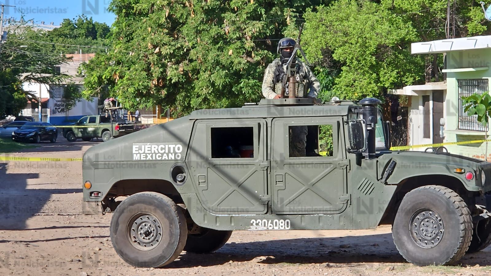 Personal del ejercito resguardan zona donde asesinaron a un hombre en la colonia Díaz Ordaz en Culiacán