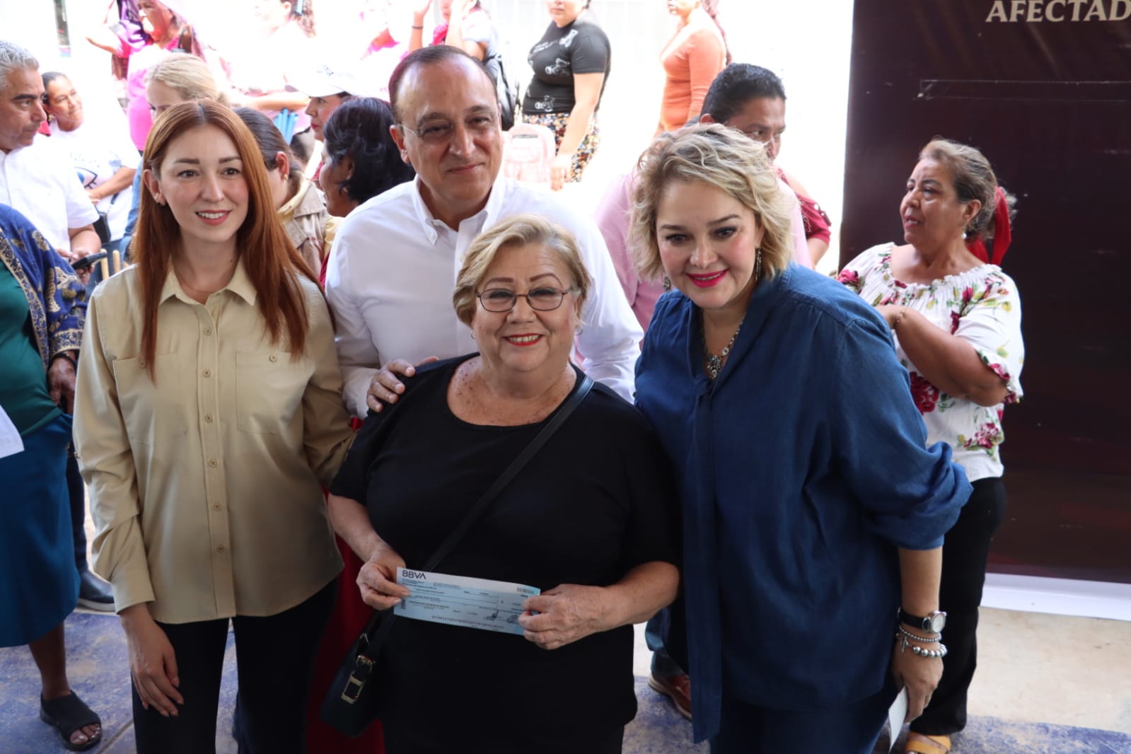 Entrega de apoyo a familias afectadas por las lluvias en Los Mochis