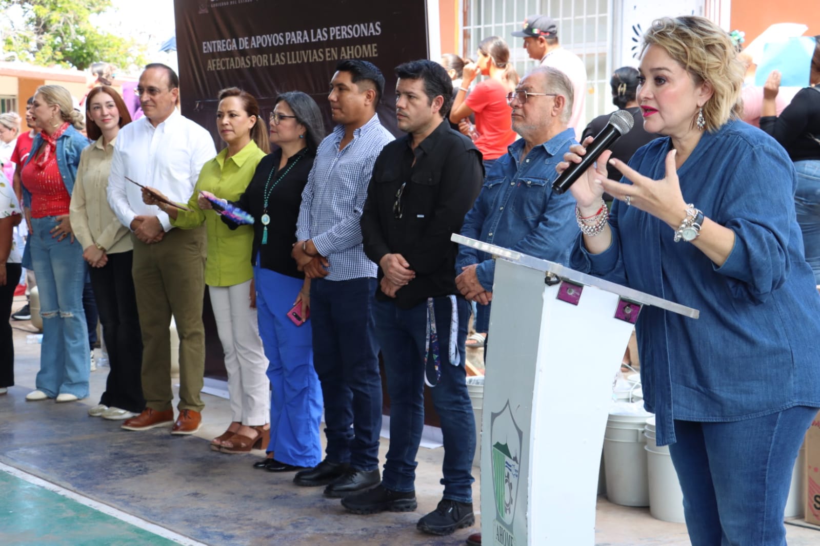 Entrega de apoyo a familias afectadas por las lluvias en Los Mochis