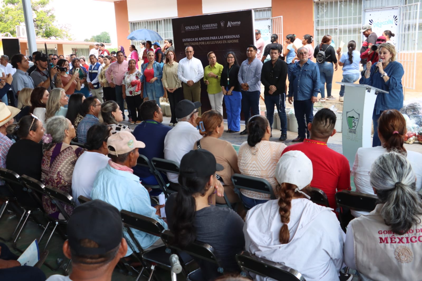 Entrega de apoyo a familias afectadas por las lluvias en Los Mochis