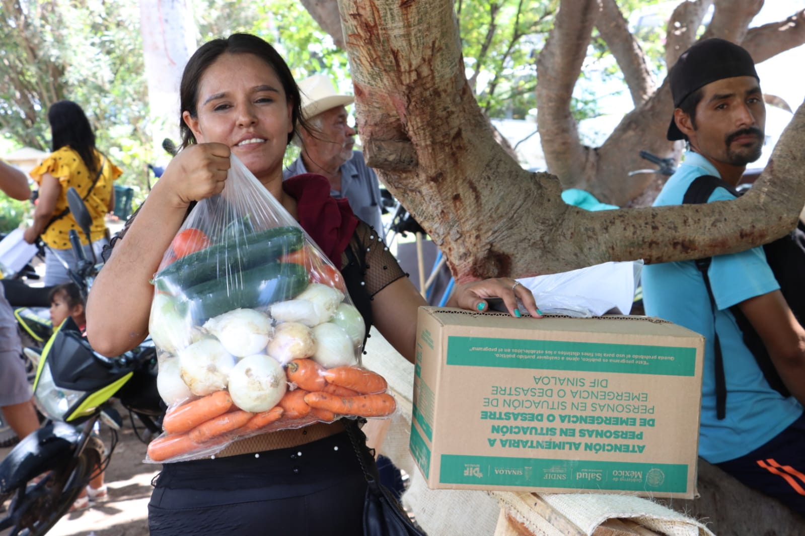 Entrega de apoyo a familias afectadas por las lluvias en Los Mochis