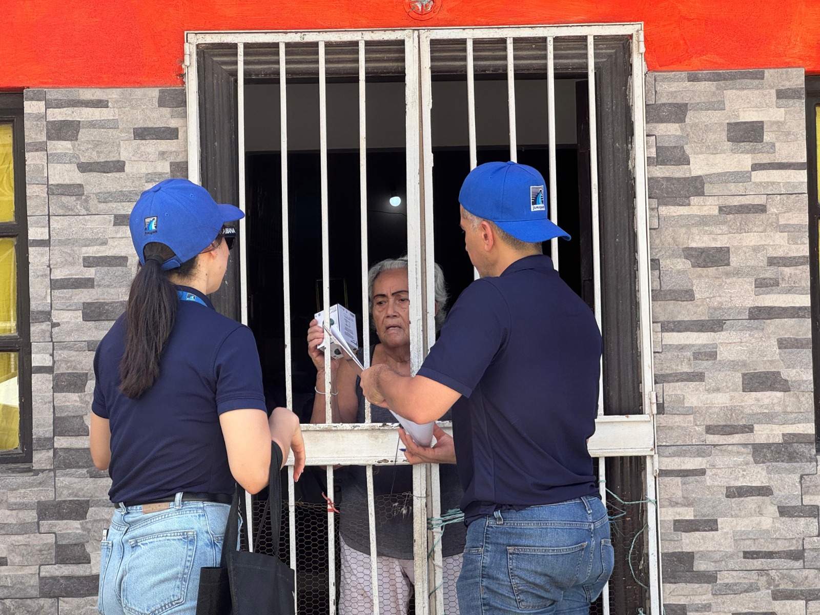 entrega de regaderas ahorradoras en mazatlan