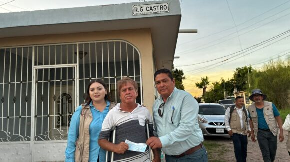 “Es una ayuda muy buena”: Juan Miguel, beneficiario de apoyo por afectaciones de lluvia en la colonia Castro, de Los Mochis