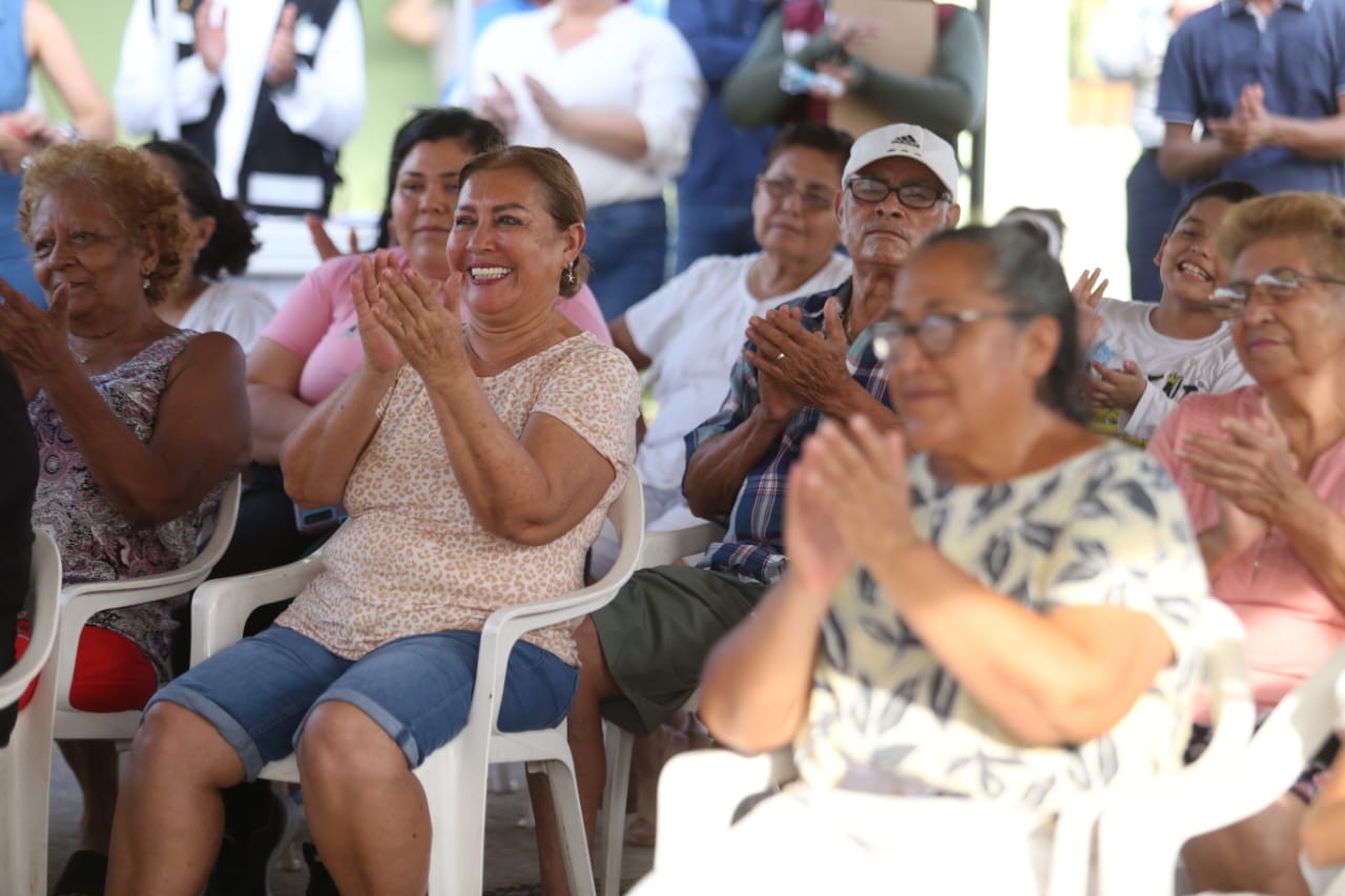 Vecinos de San Jorge, en Mazatlán, Sinaloa, reciben calle pavimentada