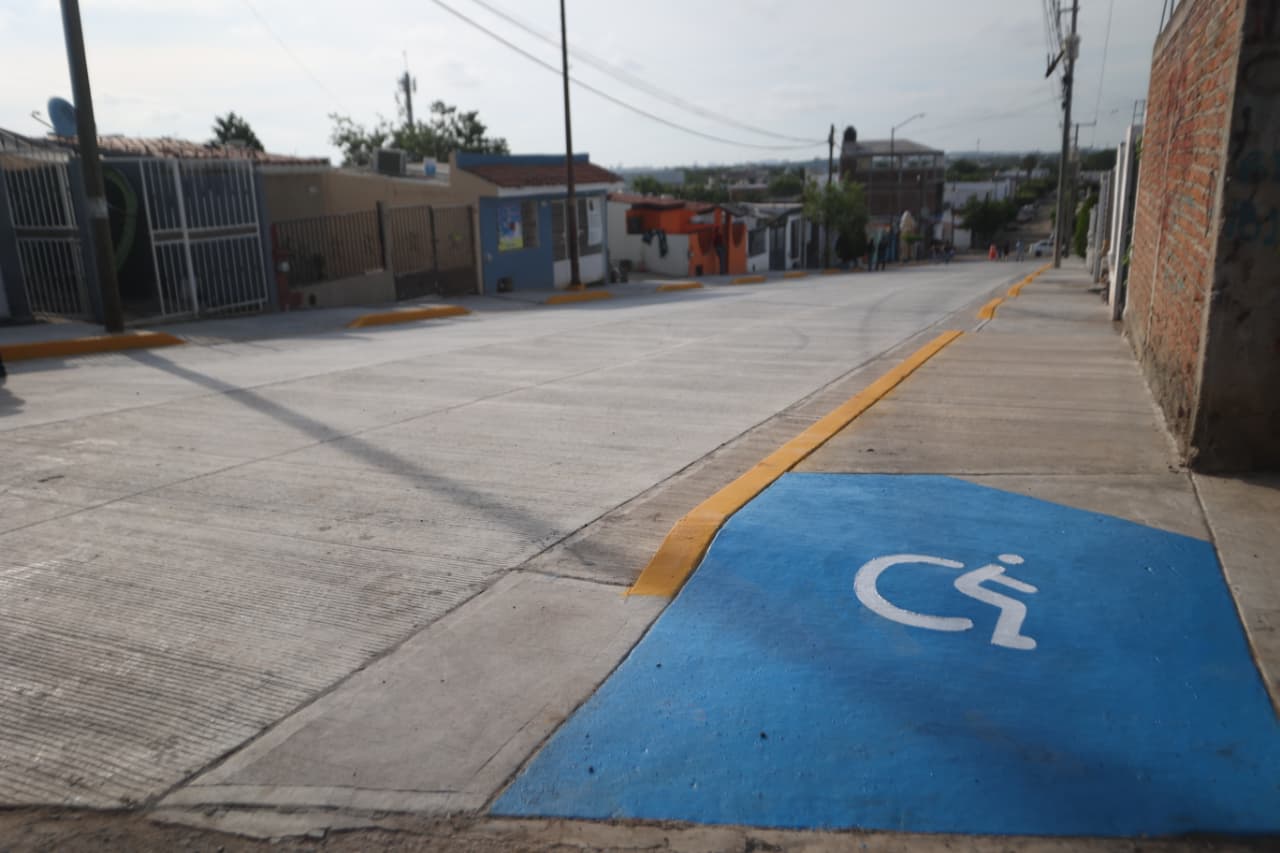 Calle pavimentada en San Jorge, en Mazatlán, Sinaloa