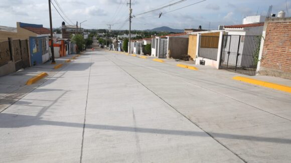 Con 2. 74 mdp, entregan calle pavimentada a vecinos de San Jorge, en Mazatlán, Sinaloa