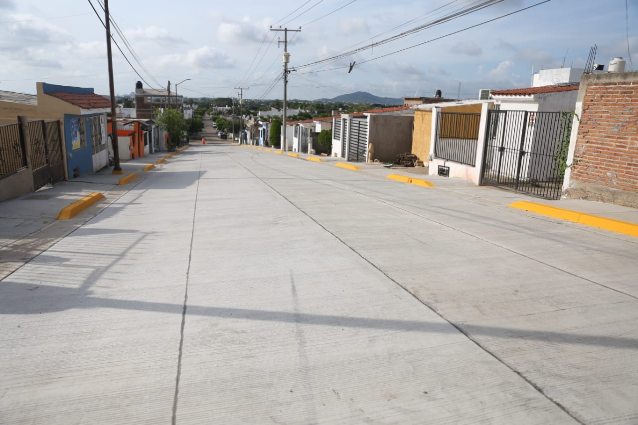 Calle pavimentada en San Jorge, en Mazatlán, Sinaloa