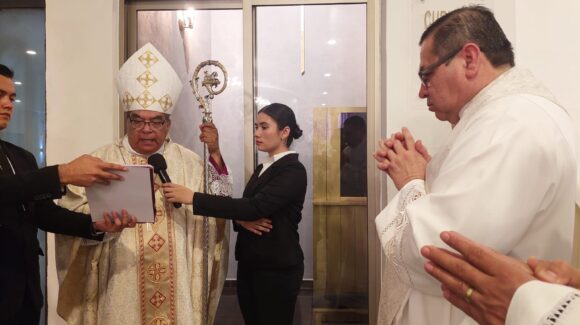 Obispo entrega templo de Santo Niño de la Salud a monseñor Luis Manuel López y le nombra nuevo vicario episcopal