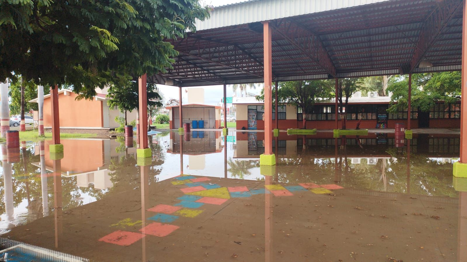 Escuela inundada